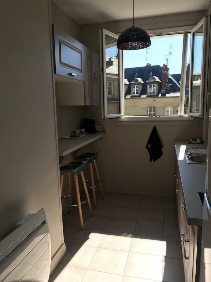 Appartement De Charme En Plein Coeur Du Centre Ville De Compiegne Bagian luar foto